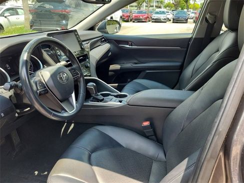 Used 2021 Toyota Camry XLE image 11