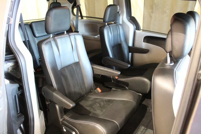 Used 2017 Dodge Grand Caravan SXT FWD image 16