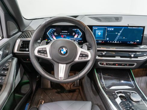 Used 2025 BMW X5 xDrive40i w/ M Sport Package AWD/4WD image 11