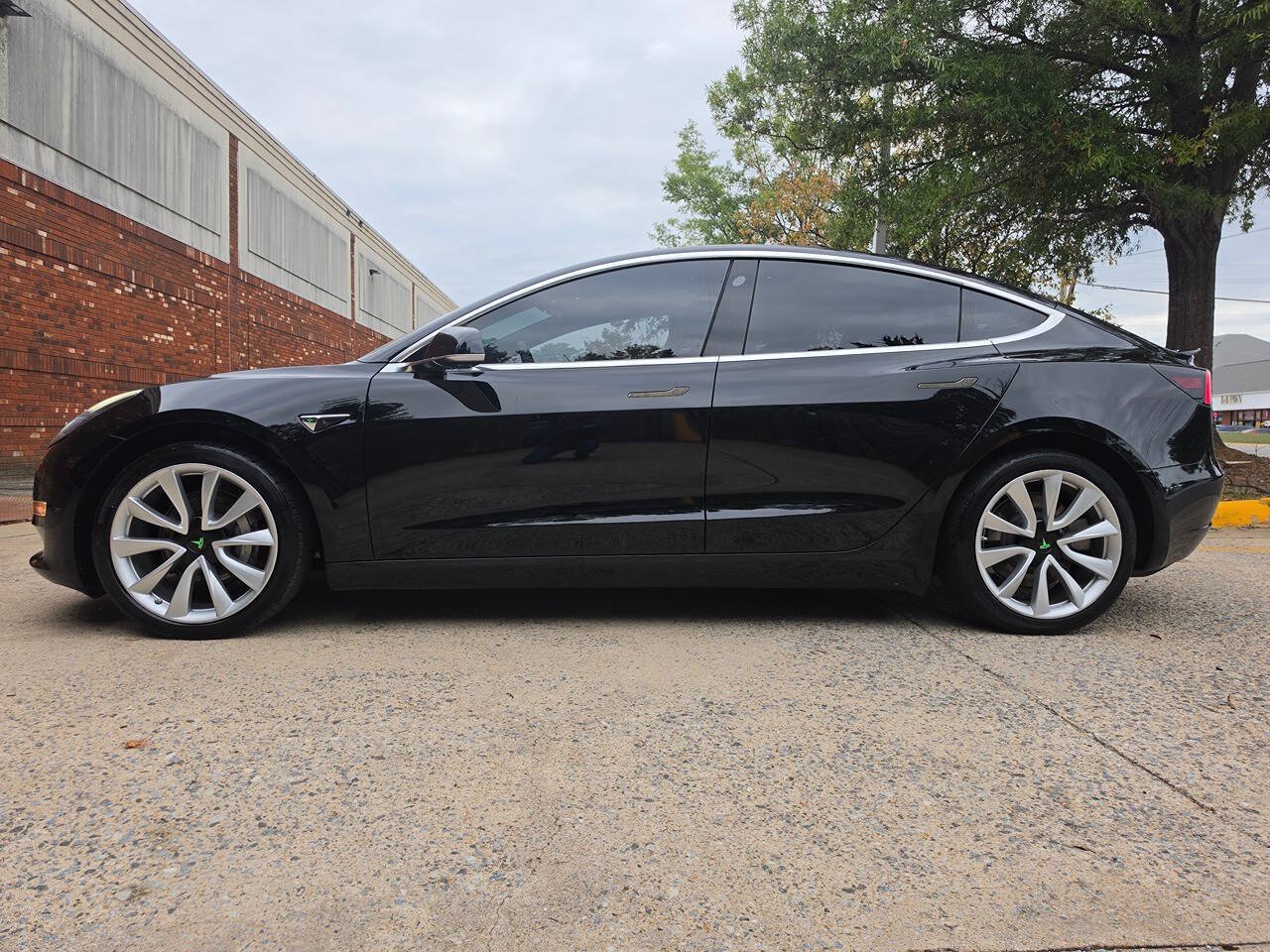 Used 2018 Tesla Model 3 Long Range RWD image 3
