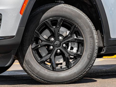 Used 2025 Jeep Grand Cherokee L Altitude RWD image 6