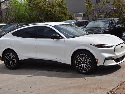 Certified 2025 Ford Mustang Mach-E Premium image 5