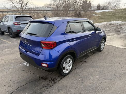 Used 2020 Hyundai Venue SE image 3