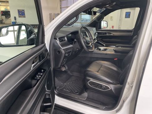 Used 2024 Jeep Wagoneer Series II AWD/4WD image 17