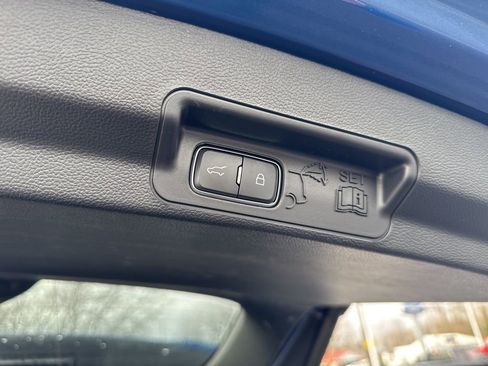 Used 2023 Ford Explorer XLT w/ Equipment Group 202A image 8