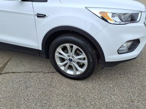 Certified 2018 Ford Escape SE w/ SE Sync 3 Package image 4