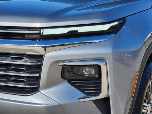 Used 2024 Chevrolet Traverse LT FWD image 16