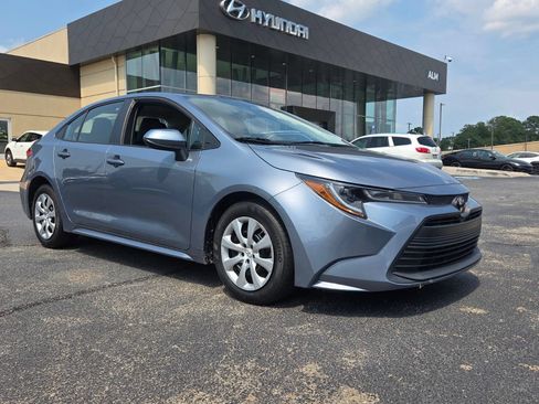 Used 2023 Toyota Corolla LE FWD image 1
