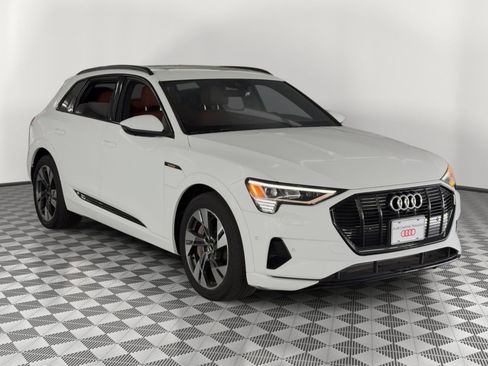 Used 2021 Audi e-tron Premium w/ Convenience Plus Package image 7