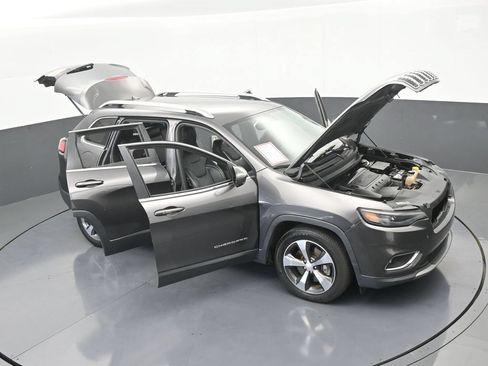 Used 2019 Jeep Cherokee Limited FWD image 68