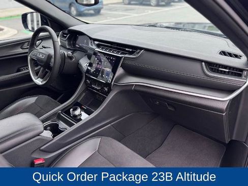 Used 2024 Jeep Grand Cherokee Altitude image 21