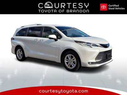Certified 2022 Toyota Sienna Limited