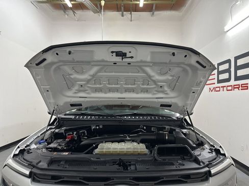 Used 2024 Ford Expedition XLT RWD image 5