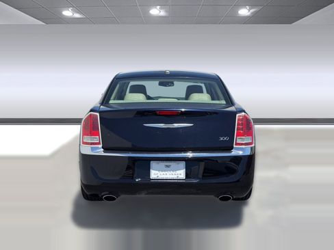 Used 2012 Chrysler 300 Limited RWD image 9