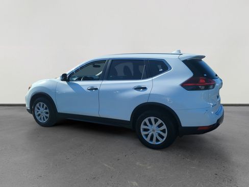 Used 2018 Nissan Rogue S image 3
