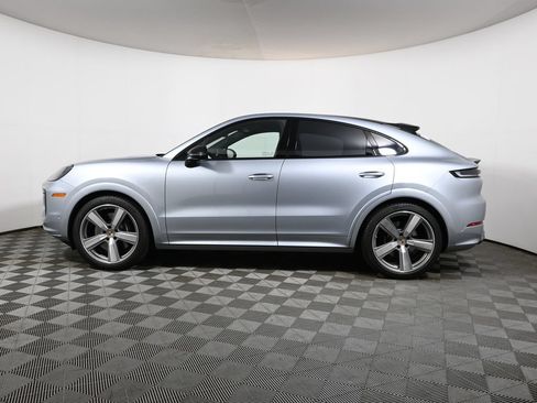 Used 2026 Porsche Cayenne GTS AWD/4WD image 2