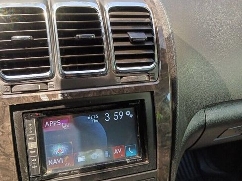 Used 2012 GMC Acadia Denali image 7