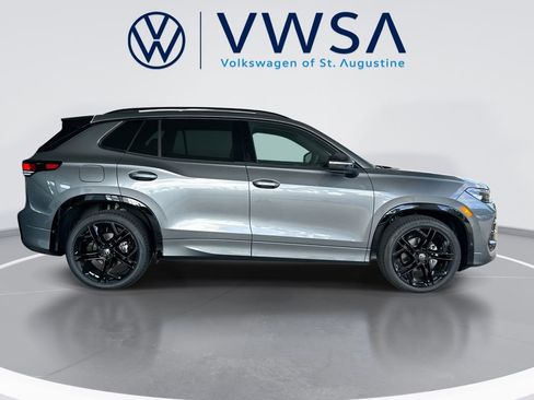 New 2026 Volkswagen Tiguan SE R-Line FWD image 8