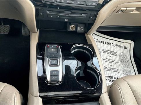 Used 2021 Honda Pilot Touring image 17