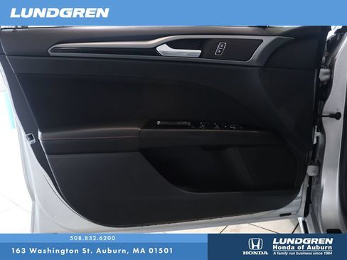 Used 2014 Ford Fusion SE w/ Equipment Group 201A FWD image 9