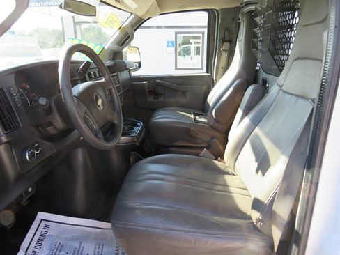 Used 2017 Chevrolet Express 2500 image 4