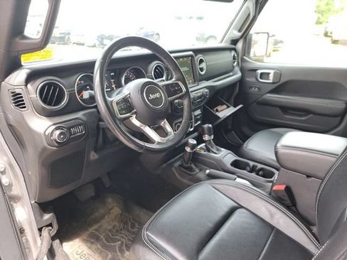 Used 2018 Jeep Wrangler Unlimited Sahara w/ Dual Top Group AWD/4WD image 9