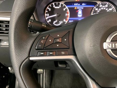 Used 2025 Nissan Altima 2.5 SV FWD image 18