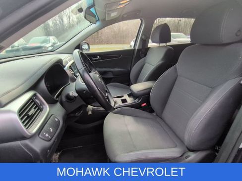 Used 2019 Kia Sorento S image 9