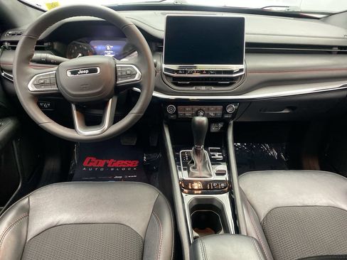 Used 2023 Jeep Compass Trailhawk w/ Trailhawk Convenience Group AWD/4WD image 15