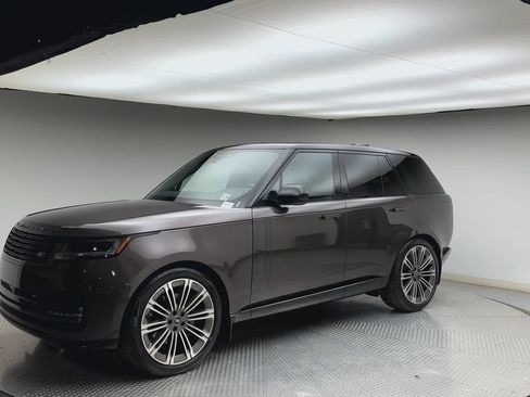 Used 2024 Land Rover Range Rover SE AWD/4WD image 6