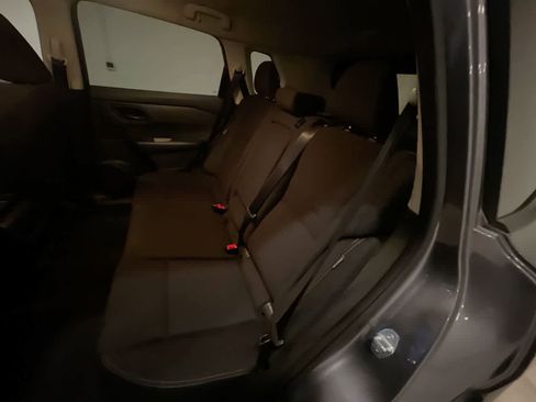 Used 2024 Nissan Rogue S image 21