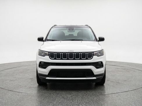 Used 2025 Jeep Compass Limited AWD/4WD image 2