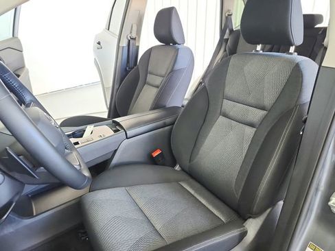 Used 2025 Nissan Rogue SV FWD image 19