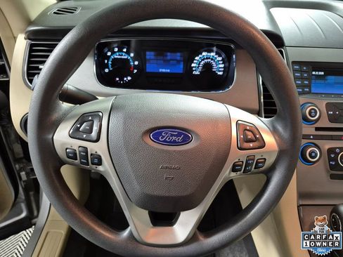 Used 2018 Ford Taurus SE FWD image 11
