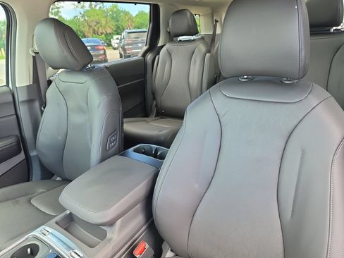 New 2027 Kia Carnival SX FWD image 23