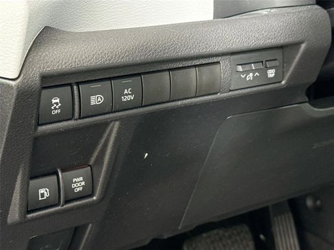 Used 2025 Toyota Sienna XLE image 16