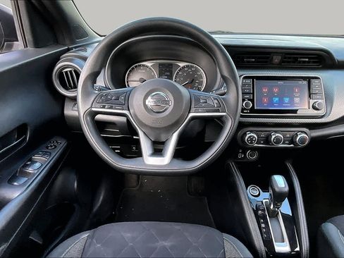 Used 2019 Nissan Kicks S FWD image 6
