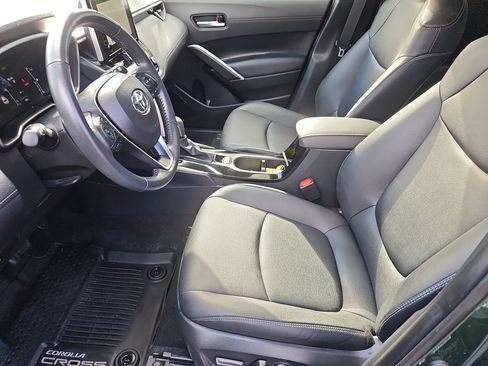 Used 2023 Toyota Corolla Cross XLE image 29