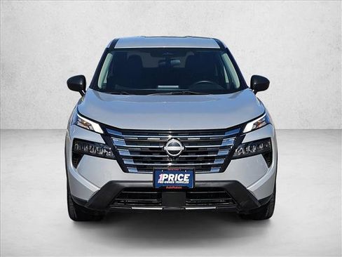 Used 2024 Nissan Rogue S AWD/4WD image 2