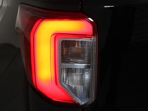 Used 2023 Ford Explorer XLT AWD/4WD image 51
