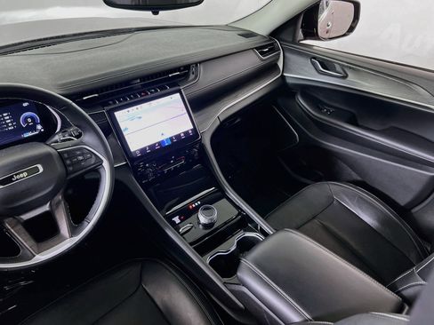 Used 2022 Jeep Grand Cherokee Limited image 24