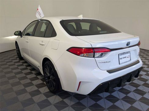 Certified 2025 Toyota Corolla SE w/ SE Premium Package AWD/4WD image 8