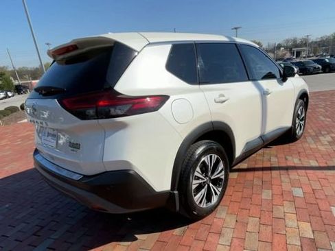 Used 2021 Nissan Rogue SV image 9
