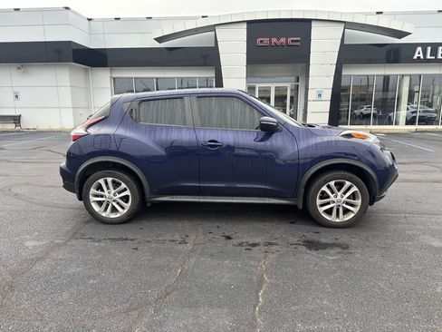 Used 2017 Nissan Juke S AWD/4WD image 2