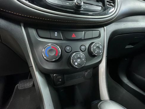 Used 2022 Chevrolet Trax LT w/ Driver Confidence Package AWD/4WD image 17