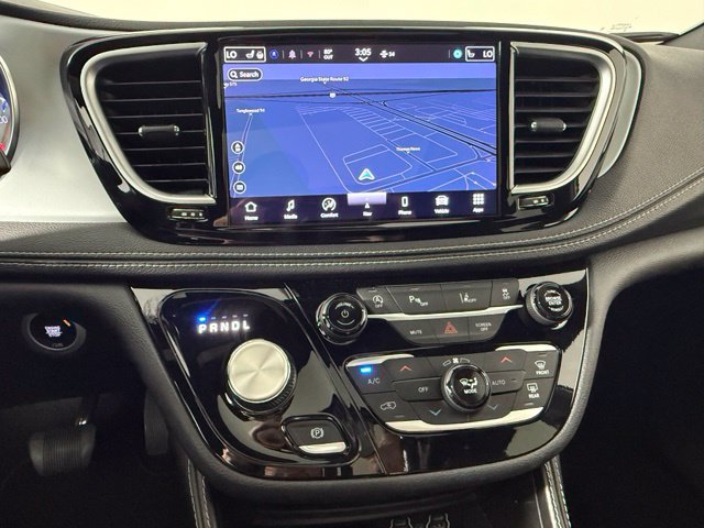 Used 2025 Chrysler Pacifica Limited FWD image 24