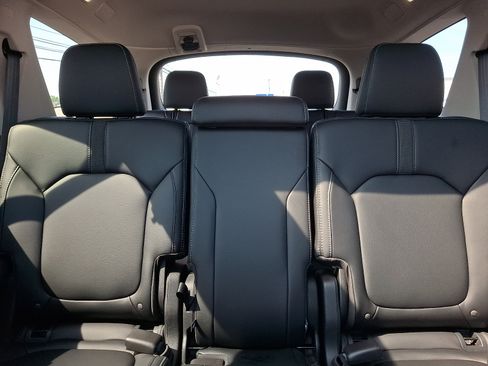 Used 2023 Honda Pilot Touring image 15