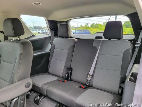 Used 2020 Chevrolet Traverse LT FWD image 11