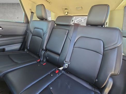 Used 2024 Nissan Pathfinder SL AWD/4WD image 22
