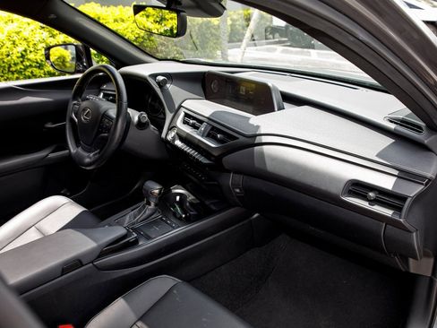 Used 2019 Lexus UX 200 image 34